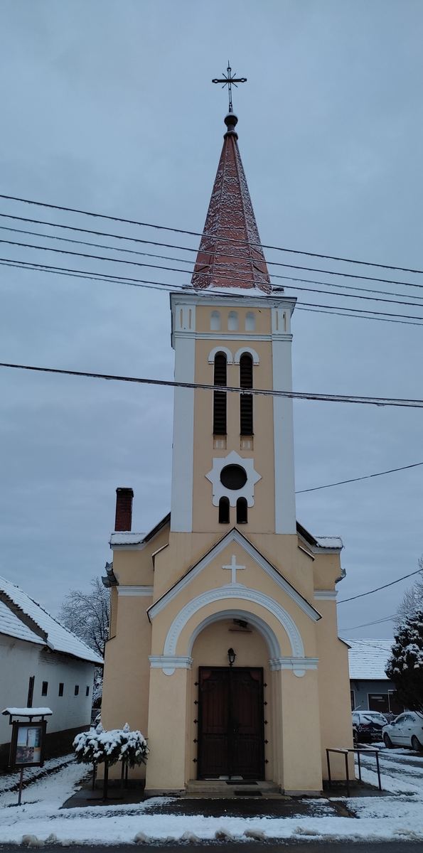 Máriaújfalui templom közelről